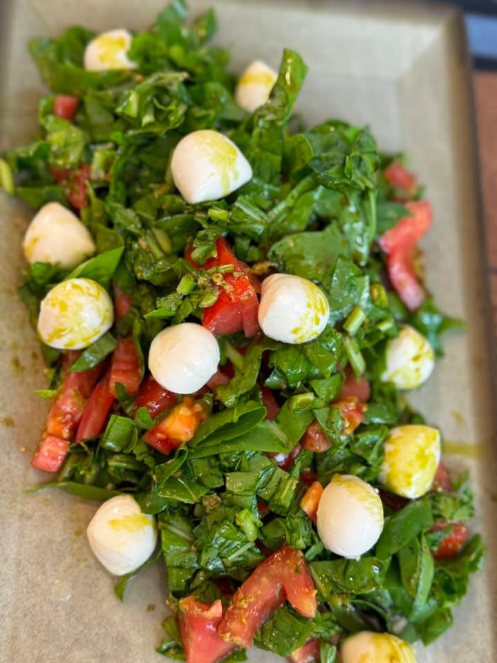 Rocket and mozzarella salad